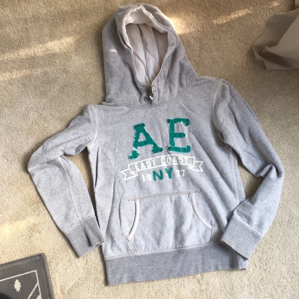 American Eagle women’s hooded sweatshirt